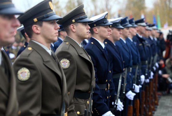 Brojna izaslanstva na Memorijalnom groblju položila vijence za poginule