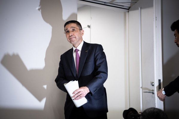 Predsjednik i izvršni direktor Nissana Hiroto Saikawa na tiskovnoj konferenciji u Tokiju nakon što je objavljeno da je uhićen Carlos Ghosn