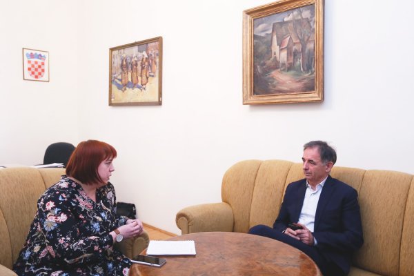 Milorad Pupovac u razgovoru s novinarkom tportala Majom Šurinom