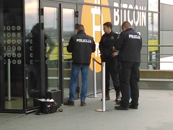 Pljačka poslovnice RBA banke u City Centru East