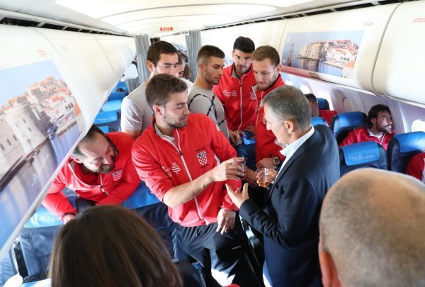 Zlatni tenisači u avionu na putu prema Zagrebu