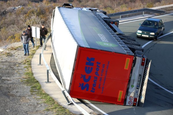 Prevrtanje tegljača