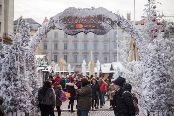 Mnogobrojni posjetitelji na prvom danu Adventa
