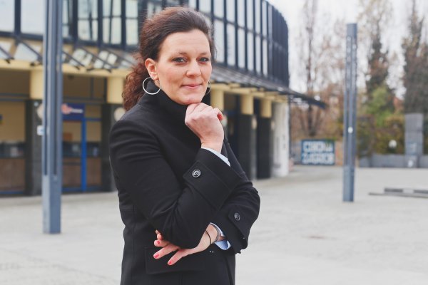 Dr. Ivana Mikolašević