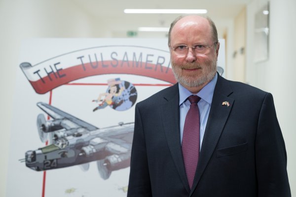 Američki veleposlanik u Hrvatskoj Robert Kohorst tvrdi da je u više navrata upozoravao hrvatske predstavnike da neće moći kupiti moderniziranu verziju aviona F-16 od Izraelaca