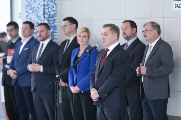 Predsjednica Kolinda Grabar Kitarović nazočila je otvorenju Gradskog bazena Velika Gorica