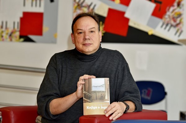 Jurica Pavičić iza sebe ima nekoliko knjiga, a lani je bio u finalu tportalove književne nagrade za najbolji roman