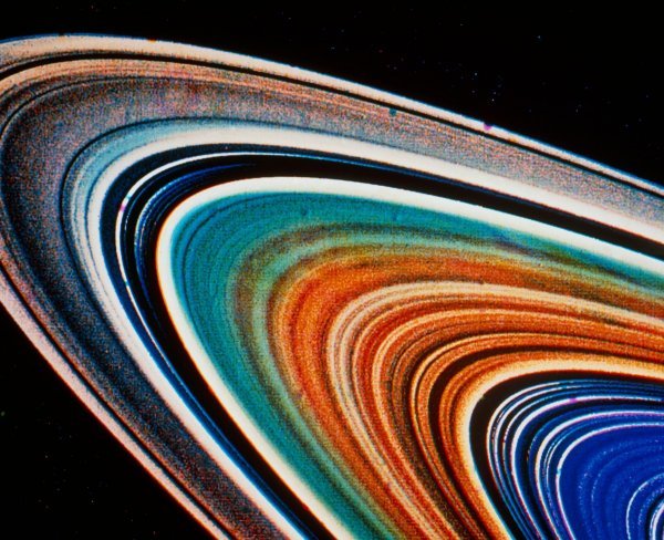 Fotografija Saturnovih prstena sa svemirske sonde Voyager 2