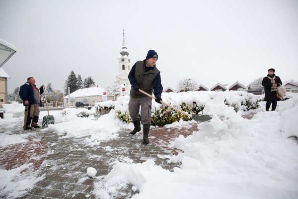 Snijeg zabijelio cijelu Slavoniju preko noći