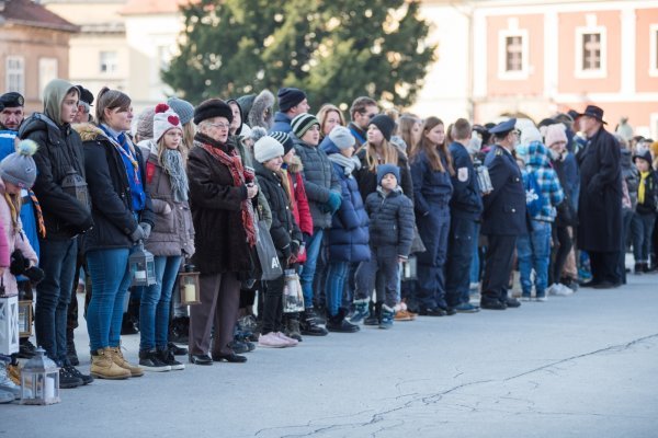 Unošenje Betlehemskog svjetla u zagrebačku katedralu