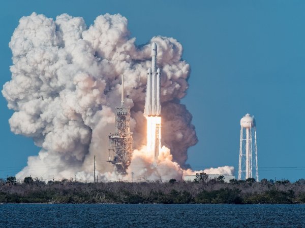 Falcon Heavy treba postaviti vojne satelite u orbitu