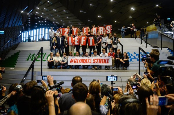 Prosvjed poljskih studenata u znak potpore Greti Thunberg, aktivistici koja je posramila svjetske vođe na konferenciji UN-a