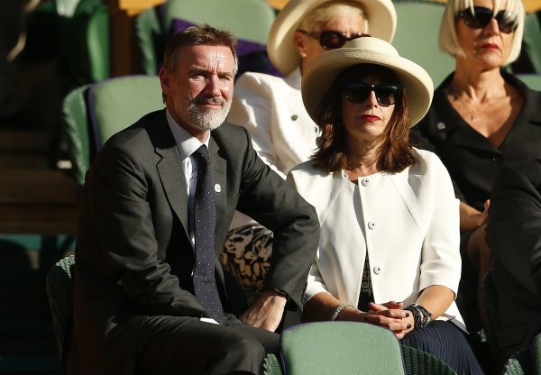 Adam Crozier, predsjednik uprave Asosa, sa suprugom Anette u Wimbledonu