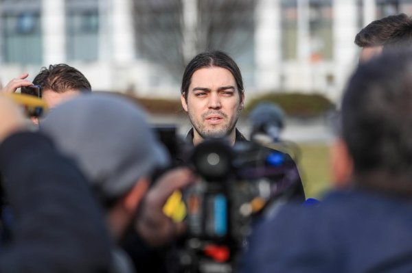 Zagreb: Živi zid o najavljenom gašenju rafinerije u Sisku