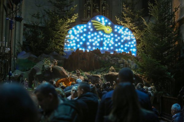 Kardinal Bozanić u katedrali predvodio misu polnoćku