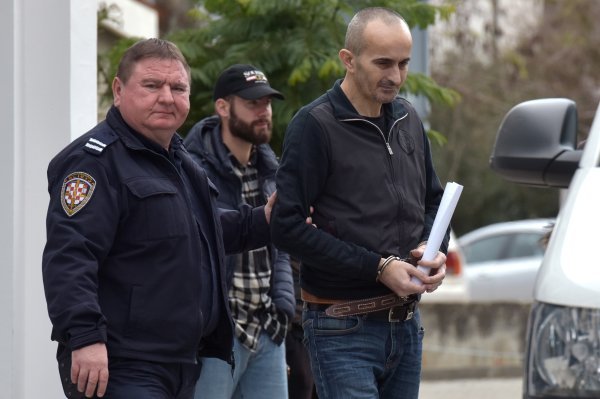 Siniši Glaviću i Ninu Grdoviću izrečena presuda zbog bacanja bombe u dvorište PU Zadarske