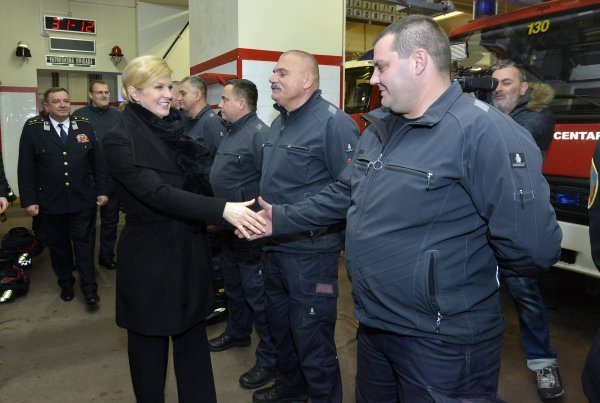 Predsjednica s vatrogascima u Savskoj
