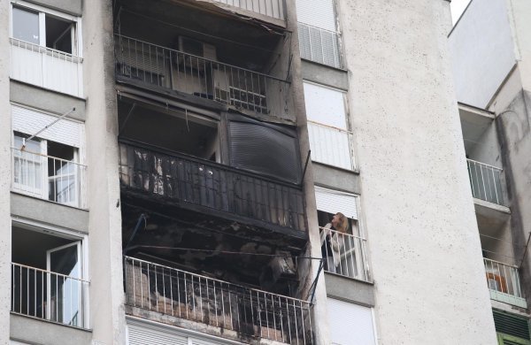 Zbog požara na balkonu vatrogasci evakuirali stanare nebodera