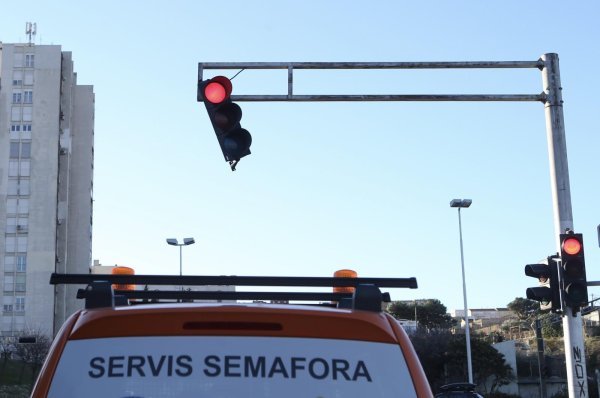 Zbog jake bure nastradali i semafori