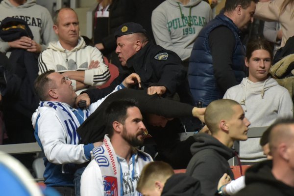 Sukob navijača i policije na Zadar - Olimpija