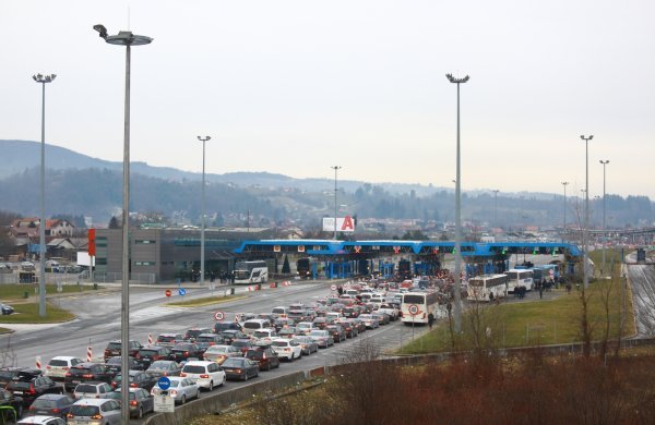 Započeo Hrvatski skijaški tjedan, velike gužve na Bregani