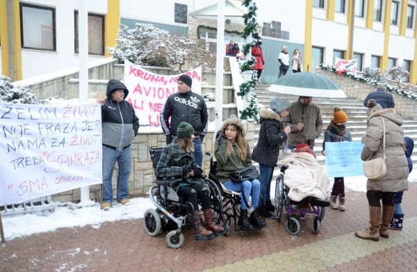 Mirni prosvjed građana "Novska za Anamariju i Kristinu - Spinraza za sve"