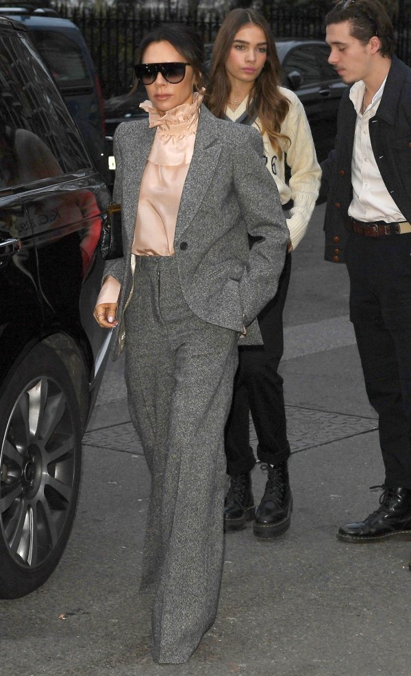 Brooklyn Beckham i Hanna Cross u izlasku s Victorijom i Davidom Beckhamom