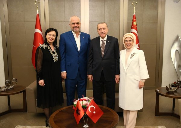 Edi Rama i Recep Tayyip Erdogan sa suprugama