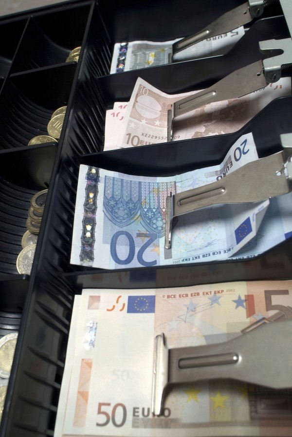 U Hrvatskoj se i dalje 51 posto transakcija obavlja gotovinom (ilustracija)