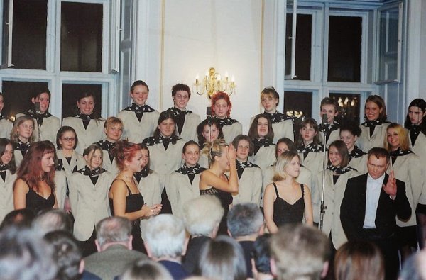 Grupa Divas (Martina Štritof, Ivana Husar Mlinac, Marija Husar Rimac i Maja Vučić) sa Zvjezdicama