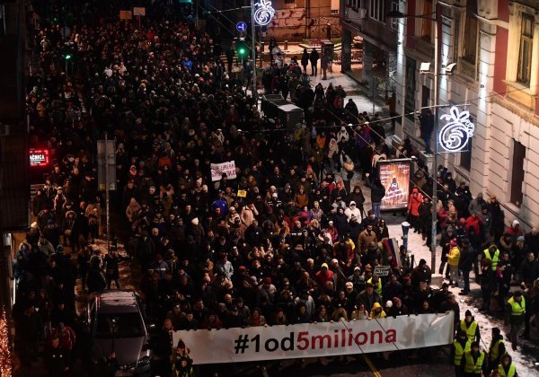 Beograd: Šesti prosvjed građana "Stop krvavim košuljama" i "Jedan od pet miliona"