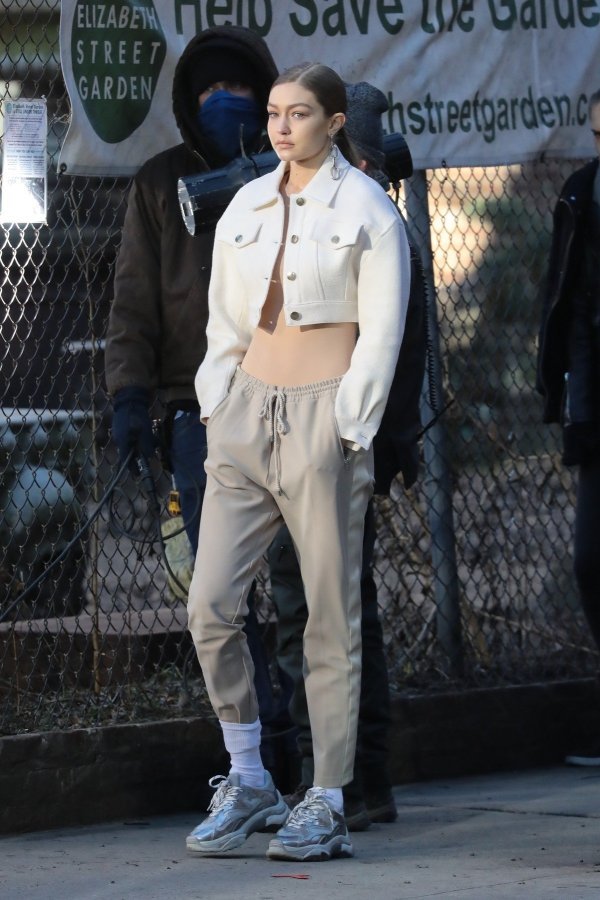 Gigi Hadid u tenisicama brenda Ash