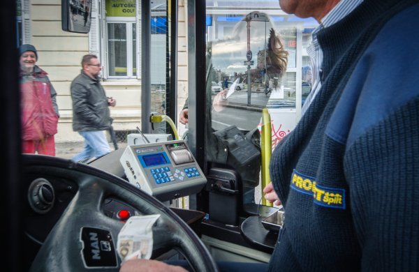 Vozači Prometovih autobusa u podne su zaustavili vozila u znak prosvjeda