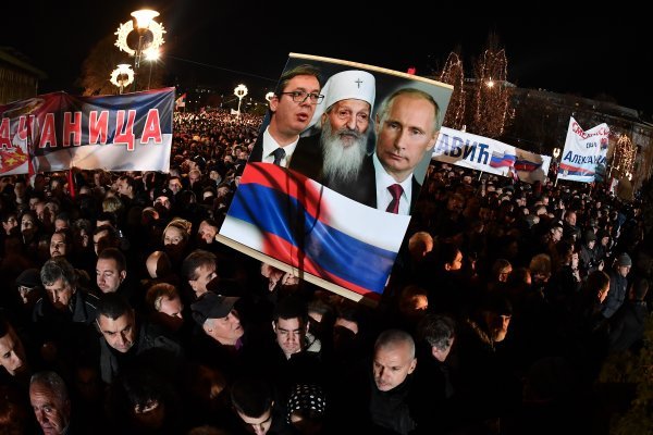 Veliki broj građana ispred Hrama Svetog Save dočekao je Putina