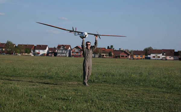 Milivoj Hucaljuk s Fenixom 4 Licencirane fotografije/Privatni Arhiv Milivoja Hucaljuka