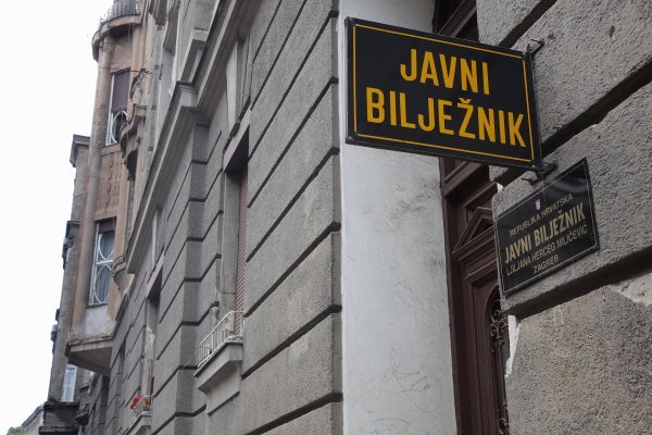 Ostavinski postupak vodi općinski sud ili javni bilježnik