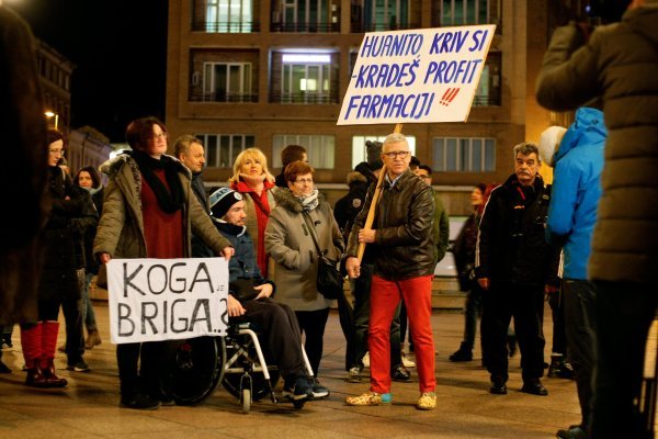 Okupljanje u Rijeci u znak podrške Huanitu Luksetiću