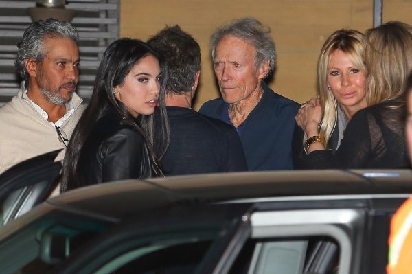 Clint Eastwood i Noor Alfallah s njezinim roditeljima