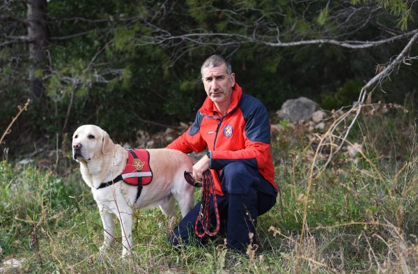 Pas Casper i HGSS-ovac Ivica Galac