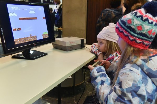 Povodom Noći muzeja na FER-u građani igrali igrice na starim računalima