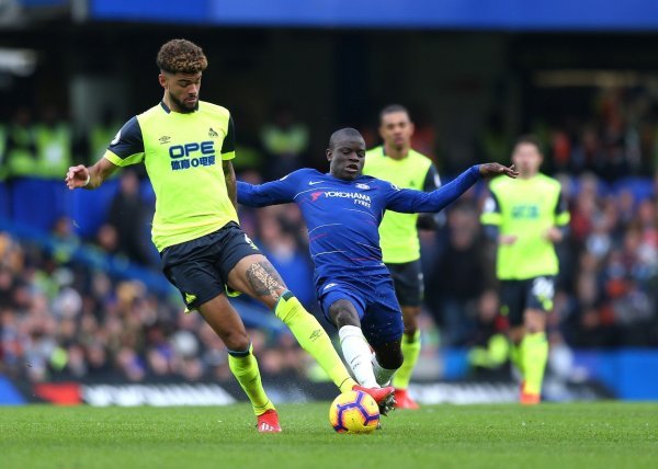 Chelsea (Ngolo Kante) - Huddersfield Town (Philip Billing)