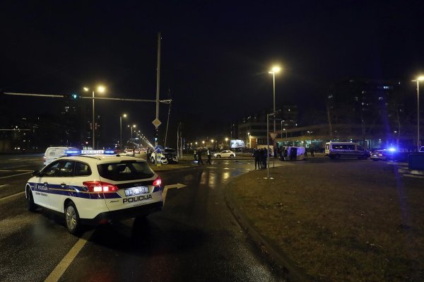 Zagreb: Policijski automobil sudjelovao u nesreći, dvije osobe ozlijeđene