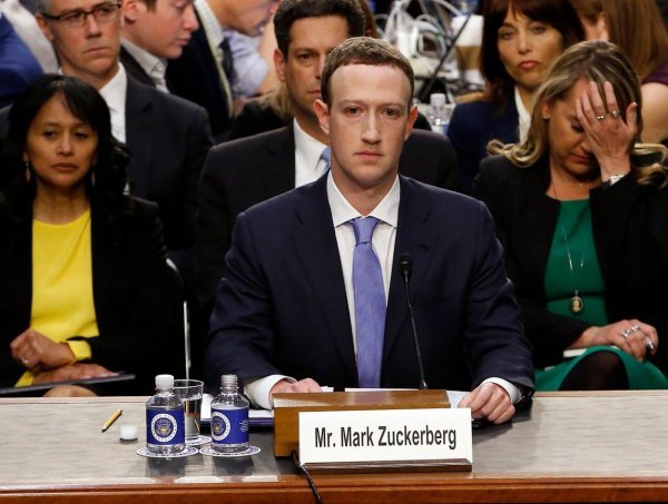 U travnju prošle godine Zuckerberg je svoje poslovne poteze morao objašnjavati pred Kongresom