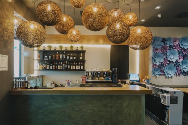 Hugo's bar 4