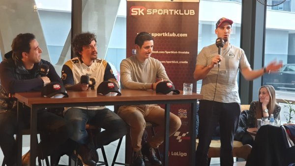 Na dan Super Bowla komentatori Sportkluba Hrvoje Bulić, Ivan Ivković i Fran Mihaljević družili su se s obožavateljima i prijateljima