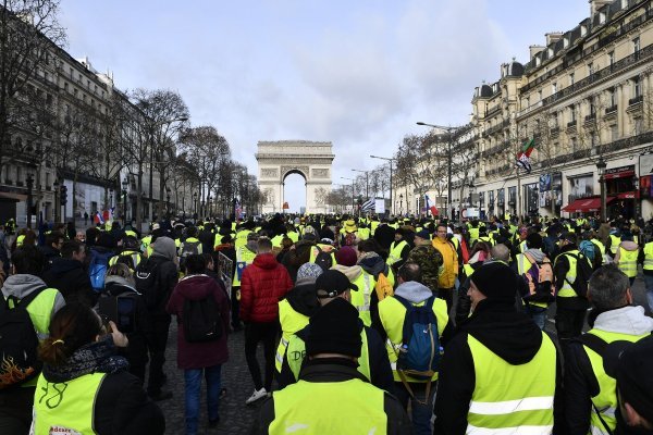 Prosvjed Žutih prsluka pred Narodnom skupštinom u Parizu