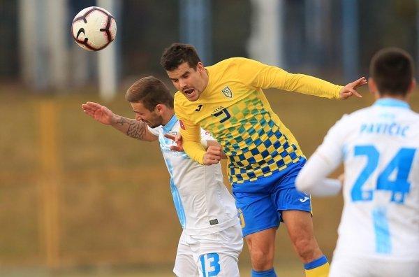 Andrija Kaluđerović u skoku