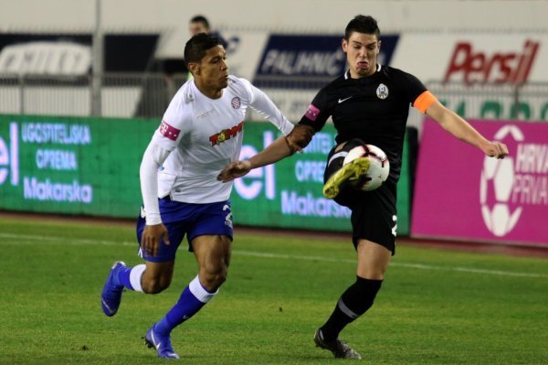 Jairo i Karačić u duelu