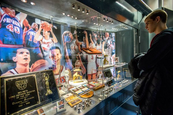 40 polaznika Jordan Brand Classic kampa posjetilo Muzejsko-memorijalni centar Dražena Petrovića u Zagrebu NIKE