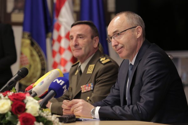 Potpisivanje ugovora o nabavi vojne opreme u MORH-u
